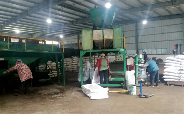 信陽市平橋區興農肥業有限公司采購我公司肥料包裝秤